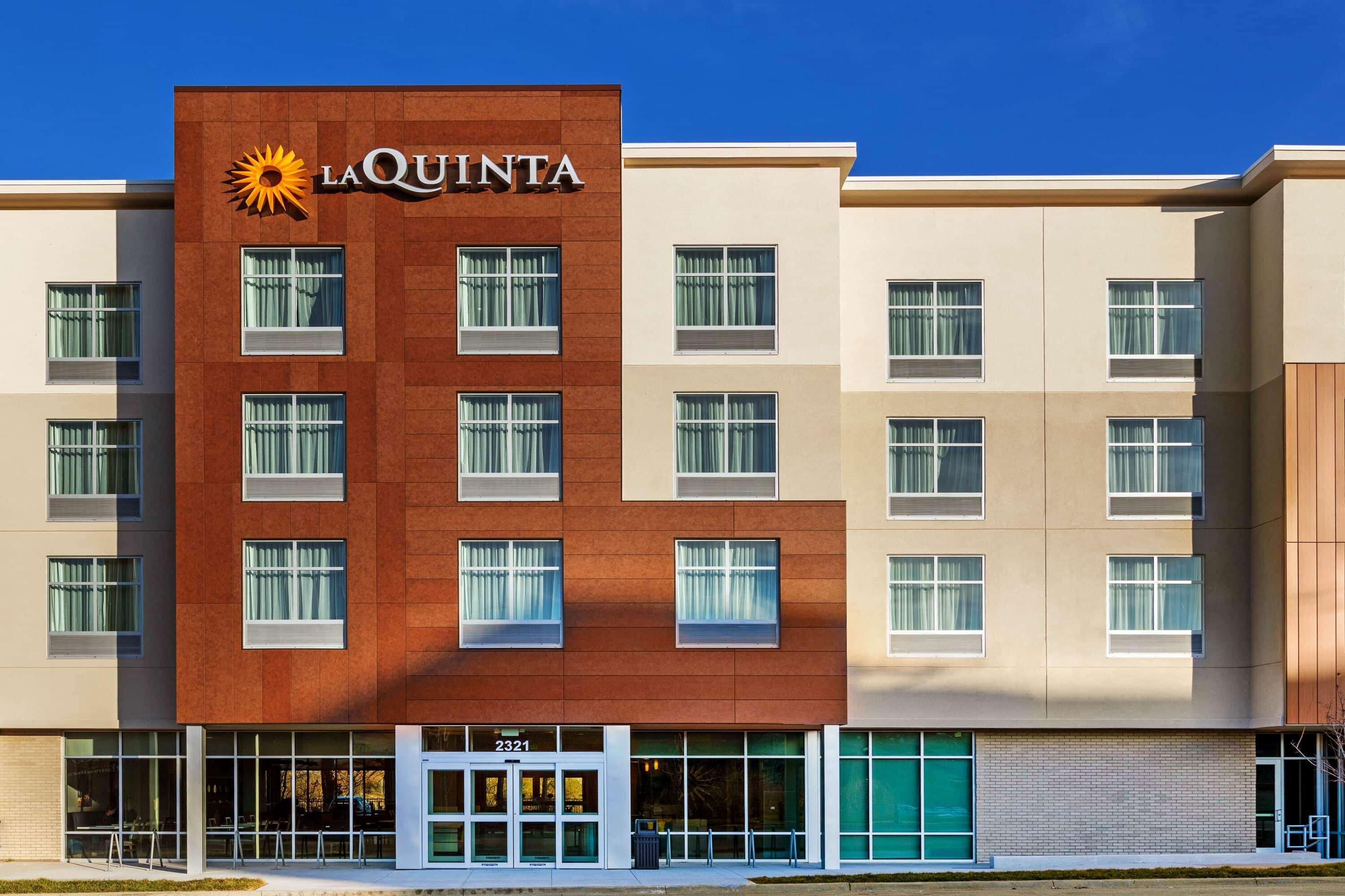 La Quinta Inn & Suites By Wyndham Kansas City Beacon Hill Eksteriør billede